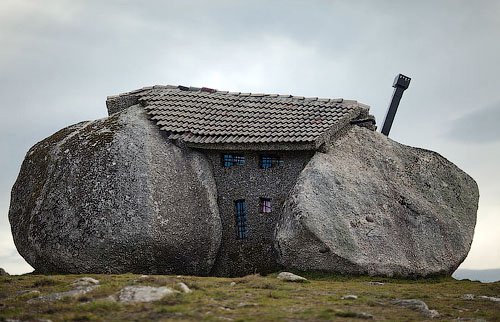 Возвращение к истокам: необычный каменный дом