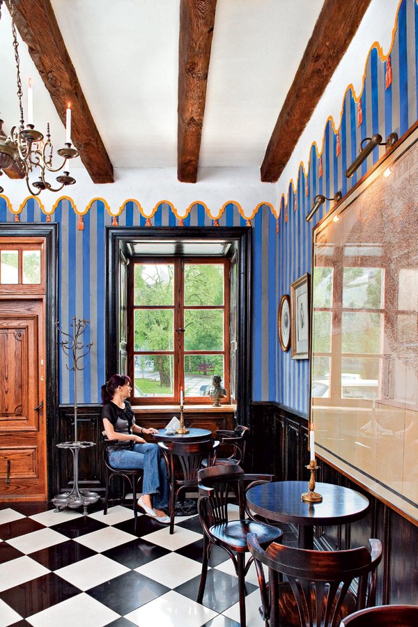 Царская простота: интерьер львовской кофейни "Локаль"