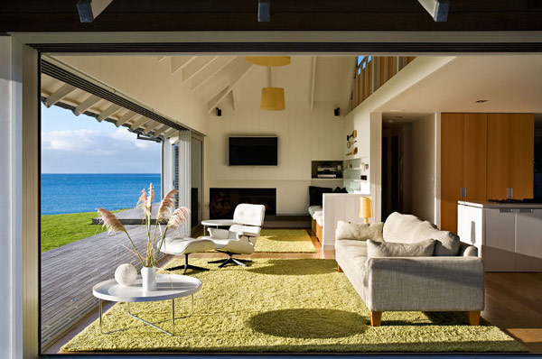 «Открытый» дом на берегу моря в Новой Зеландии