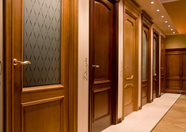 Выбираем двери в зависимости от материала: деревянные, ламинированные, стеклянные