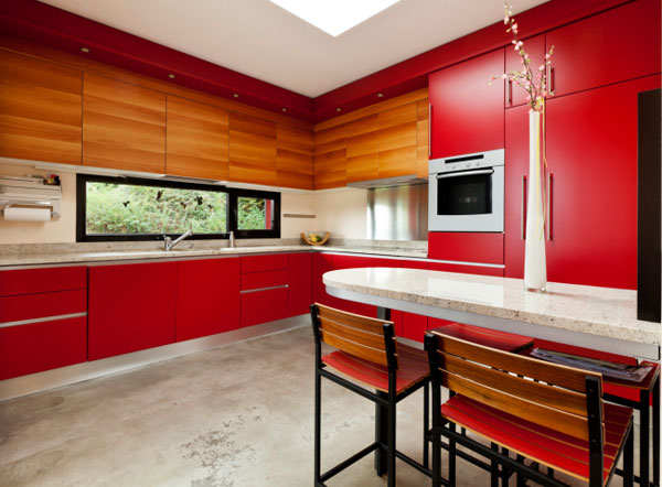 Красная кухня. Интерьер. Красная кухонная мебель. Фото кухни