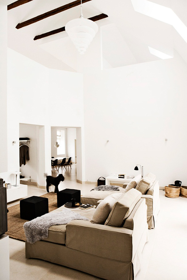 Упорядоченная геометрия: белоснежные апартаменты в Швеции