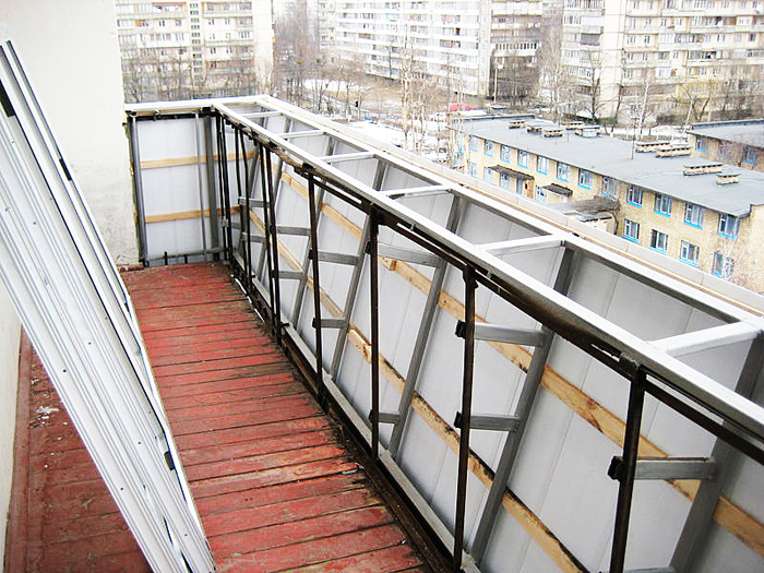 Возведения парапета и отделка балкона: профлист, сайдинг и другие материалы