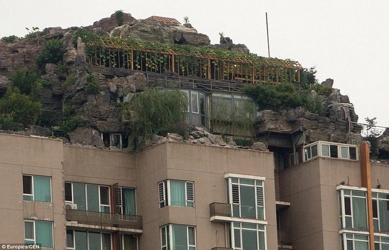 Китайский профессор соорудил горную виллу на крыше многоэтажки