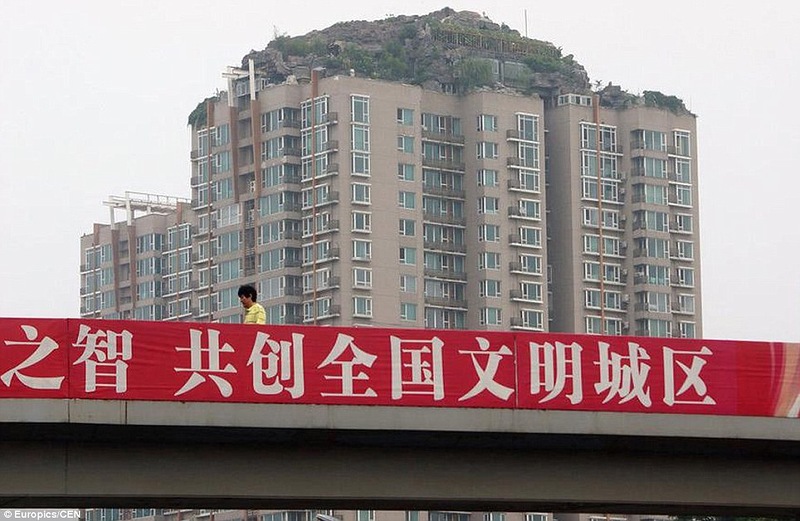 Китайский профессор соорудил горную виллу на крыше многоэтажки