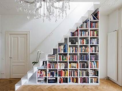 Необычный книжный шкаф
