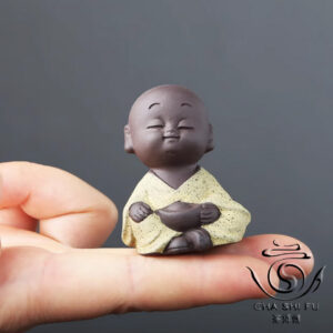 Фігурка чайна маленький чернець, маленький Будда, керамічна фігурка жовтого кольору