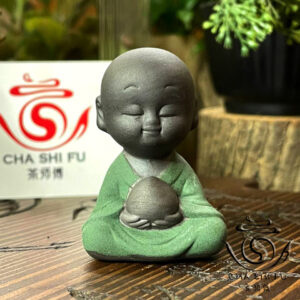Фігурка чайна маленький чернець, маленький Будда, керамічна фігурка зеленого кольору
